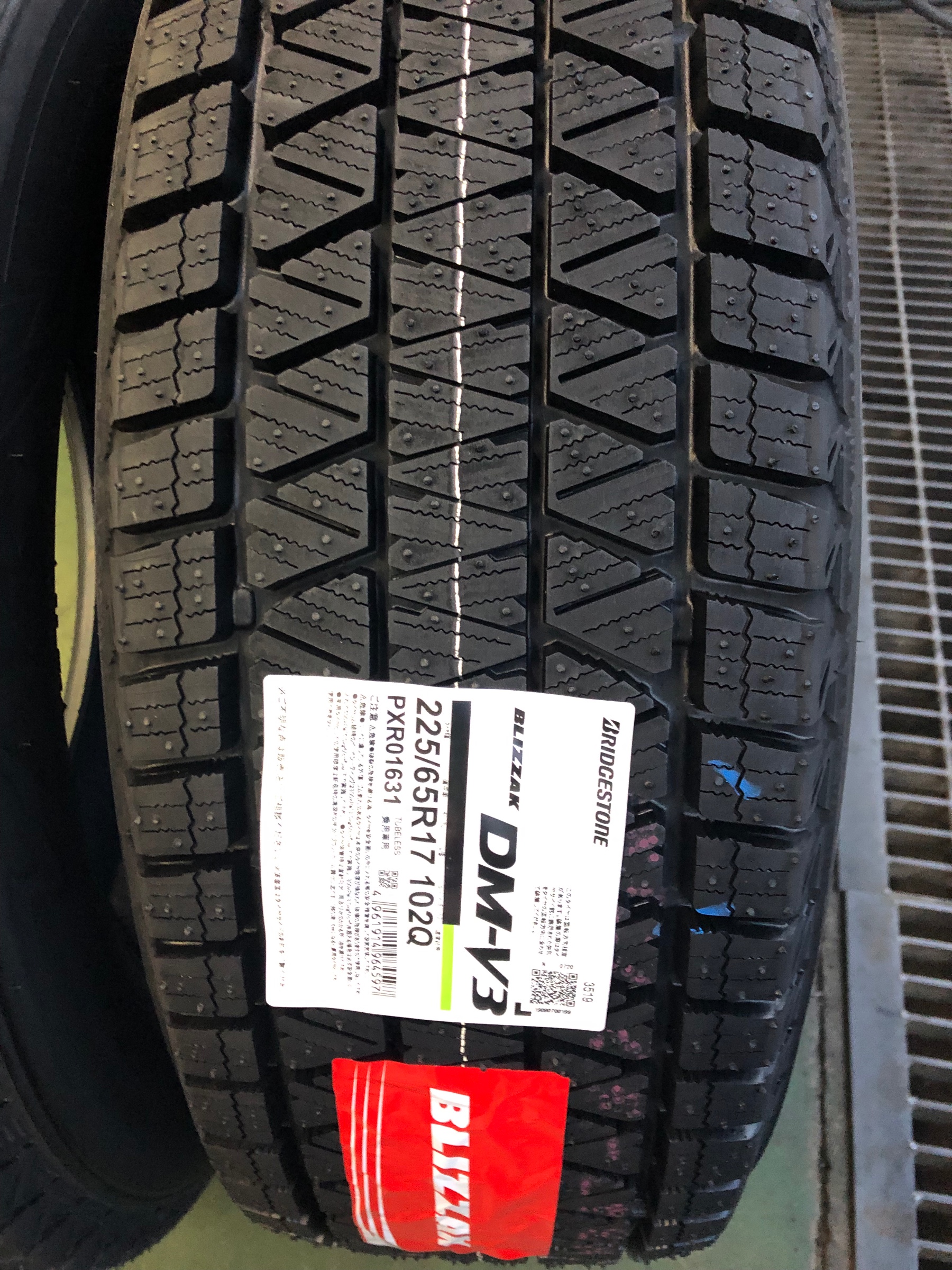 Bridgestone Blizzak DM-V3 285/45 R20