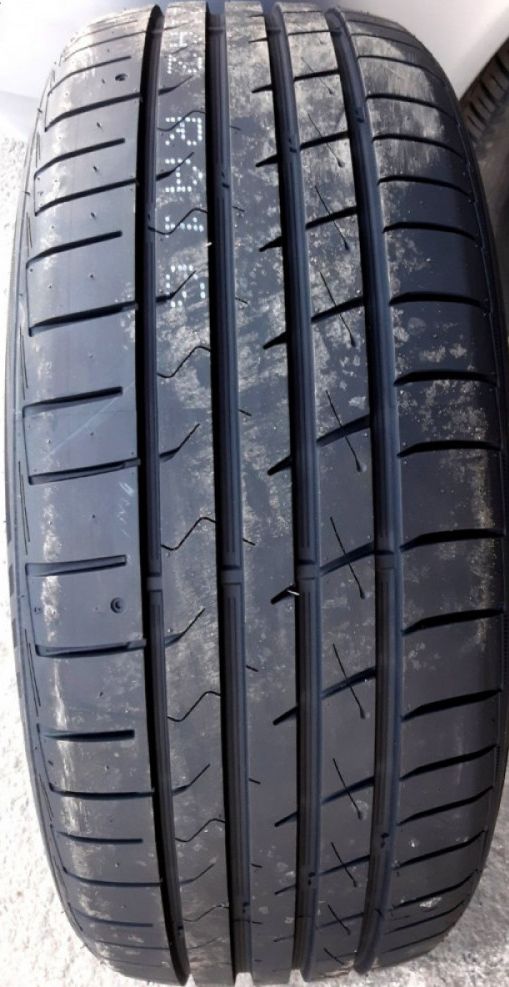 Habilead HF330 235/50 R19